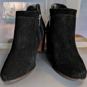 Lucky Brand LP Ponic‎ 9.5 black suede check embossed 2.5" block heel ankle boots